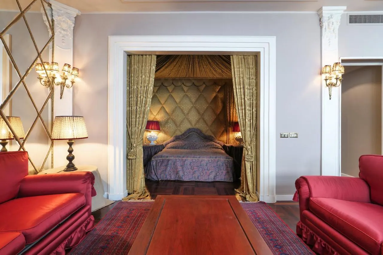 Luxury Galleria Apt - Milan Duomo Apartment