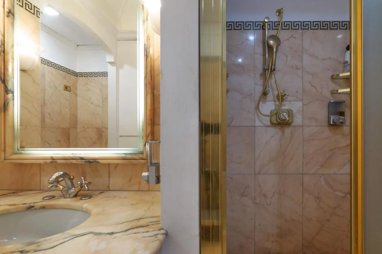 Luxury Galleria Apt - Milan Duomo 0*,