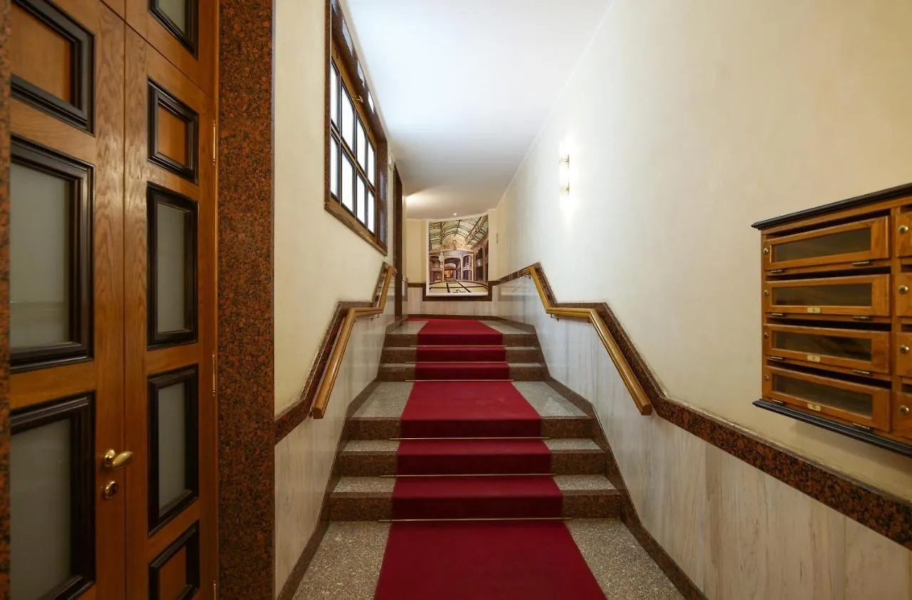 Luxury Galleria Apt - Milan Duomo 0*,  Italy