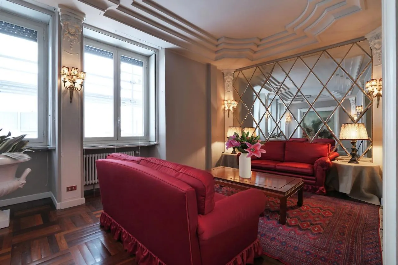 Luxury Galleria Apt - Milan Duomo 0*,  Italy